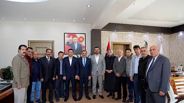 MHP heyetinden Başkan Cabbar'a 'hayırlı olsun' ziyareti