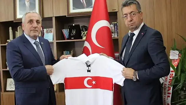 MHP İl Başkanına anlamlı hediye!