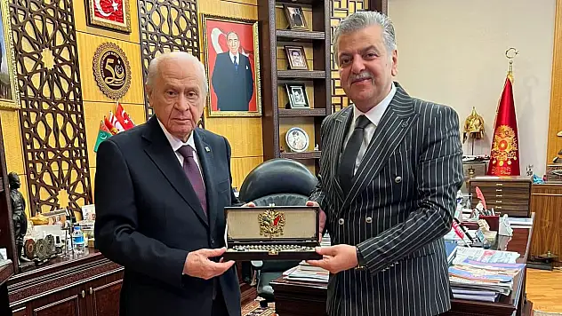 MHP İl Başkanından, Bahçeli ziyareti: Elini öperek hayır duasını aldım!