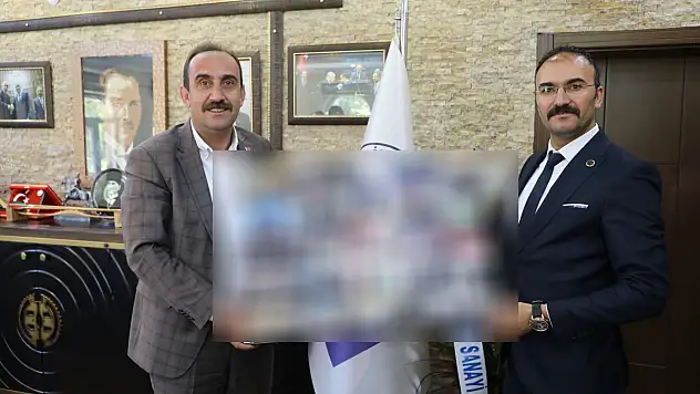 MHP ilçe Başkanından AK Partili Belediye Başkanına 'Kendisini asla unutturmayacak!' dedirten hediye!