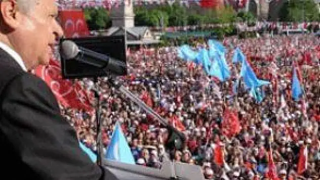 MHP KAYSERİ'DE GÖVDE GÖSTERİSİ YAPTI