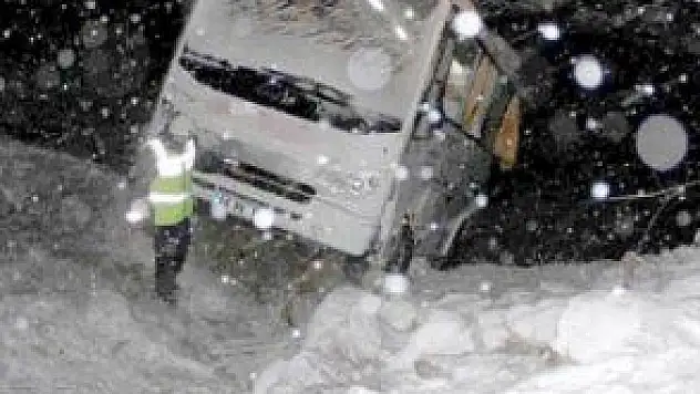 MHP KURULTAYINDAN DÖNEN MİDİBÜS ÇAYA UÇTU: 1 ÖLÜ 28 YARALI 