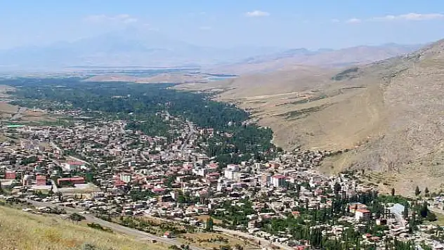 MHP'Lİ VEKİL O İLÇEDE PATLATILAN DİNAMİTLERİN PEŞİNE DÜŞTÜ! 