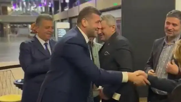 MHP'li vekile AVM'de doğum günü sürprizi! Ersoy, kimin için dua istedi?