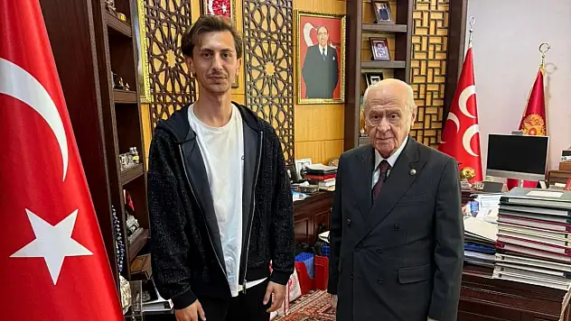 MHP Lideri Bahçeli'nin yüzünü güldüren misafir