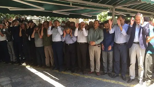 MHP Meclis Üyesi İrfan Dursun'un annesi son yolculuğuna uğurlandı
