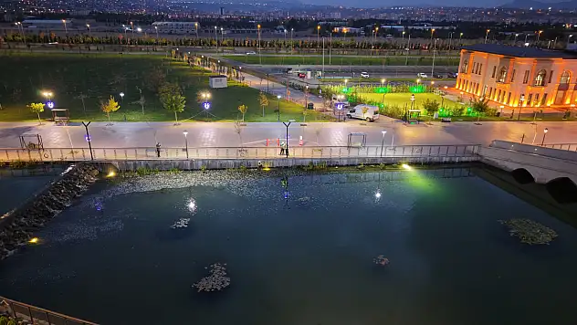 Millet Bahçesi'nin iskele yolu LED ışıklarla aydınlandı