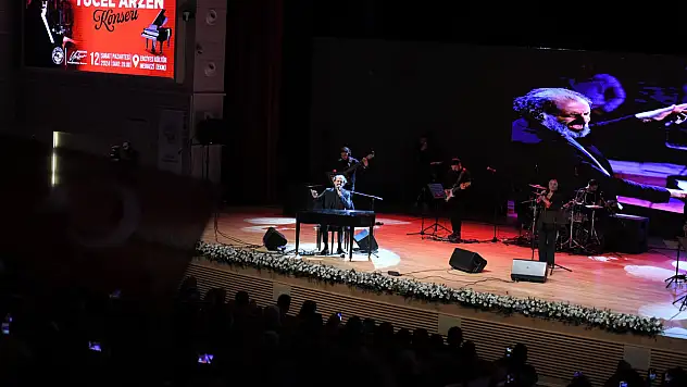 Milletvekili Kayseri'de konser verdi