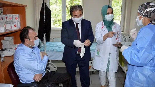 Müdür, Müdürü aşıladı!