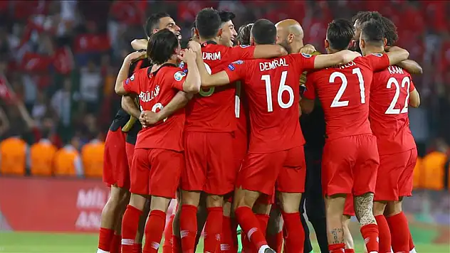 Milliler final kapısını araladı: Romanya'yı devirdik!