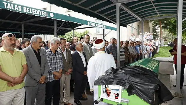 Mimar Akparlar toprağa verildi