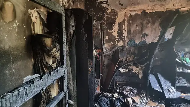 Minik canı alevlerin arasından itfaiye ekipleri kurtardı