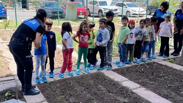 Minik eller bakın ne yaptı!