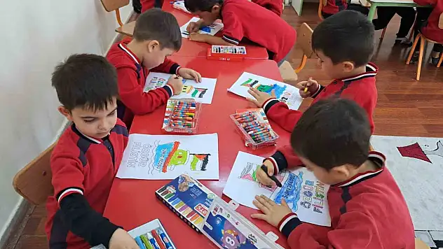 Minik yüreklerden Filistin'e destek