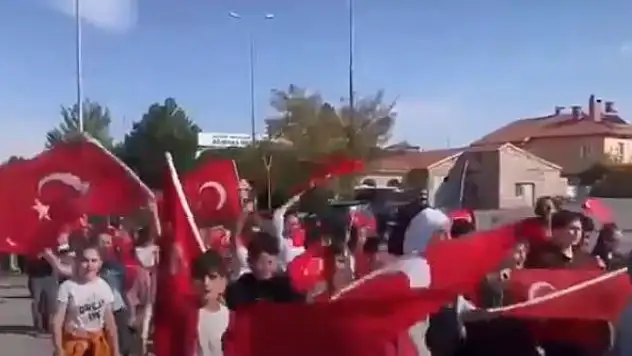 Miniklerden coşkulu 100. yıl kutlaması