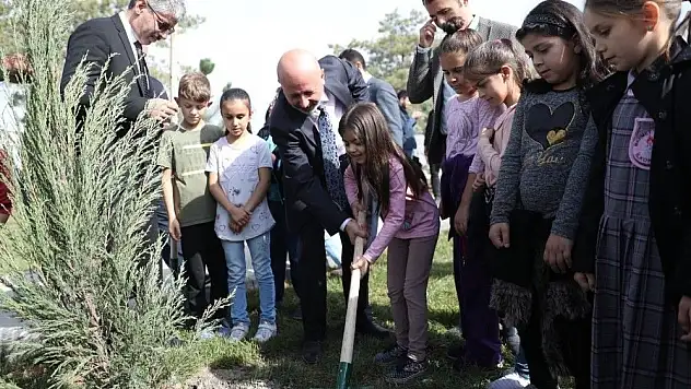Miniklerin fidanları kendileriyle büyüyecek
