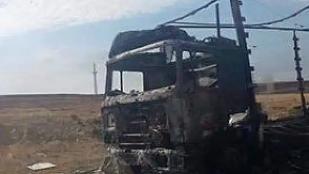 MOBİLYA YÜKLÜ TIR ALEV ALEV YANDI