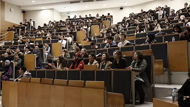 Mona'nın gözleri bu kez Tıp Fakültesi'nde!