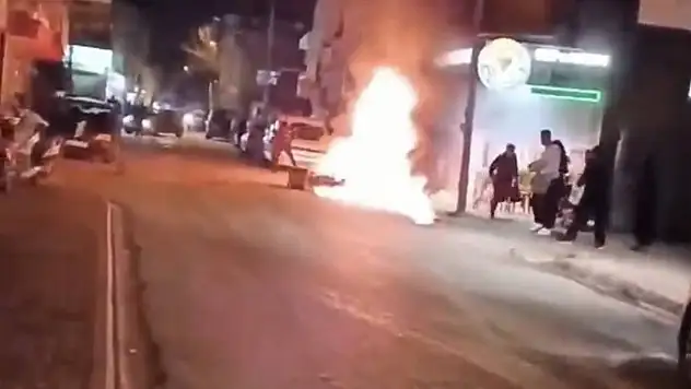 Park halindeki motosiklet yandı!