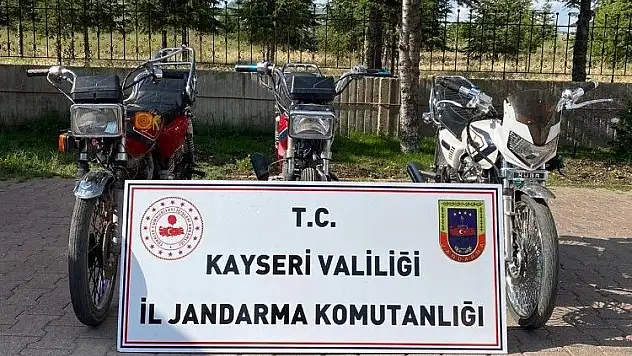 Motosiklet hırsızları kaçarken tarlada yakalandı