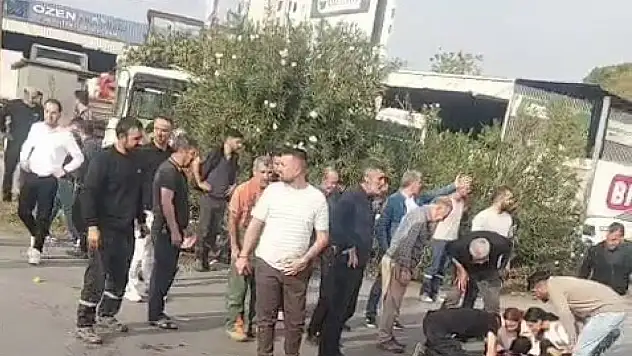 Motosiklet ile otomobil çarpıştı