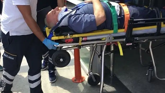 Hastane kavşağında motosiklet ve otomobil çarpıştı