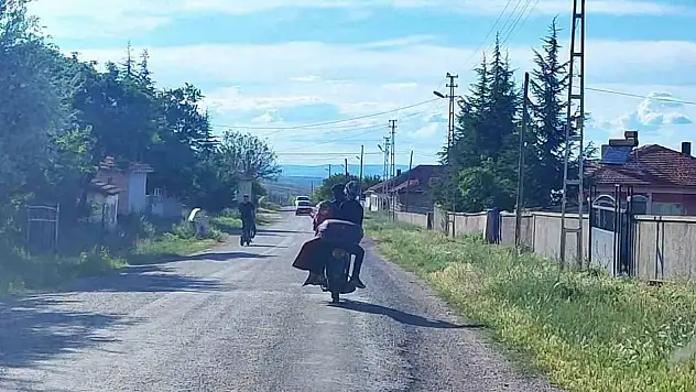Motosikletle tehlikeli yolculuk