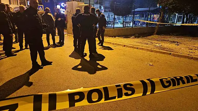 Sokak ortasında başından vurularak öldürüldü