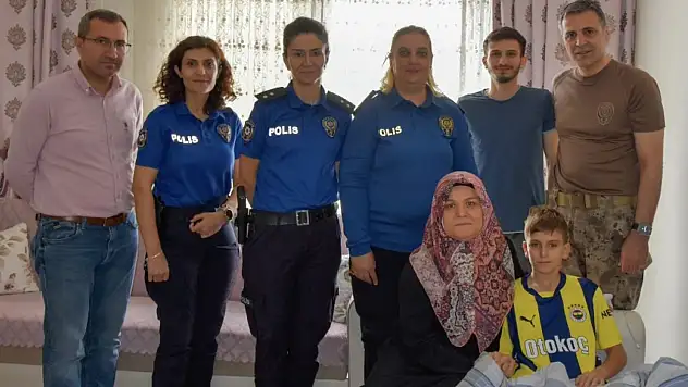 Müdür Aydın, kaza geçiren şehit oğlu Ahmet Tufaner'i ziyaret etti