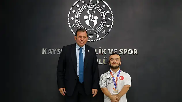 Müdürden, şampiyon isme övgü dolu sözler