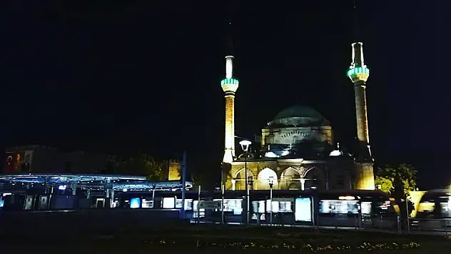 Müftülükten geç okunan ezan açıklaması: Oruç bozulmadı