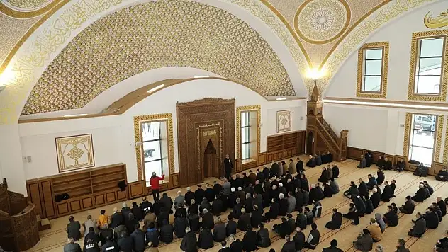 Müşerref-İsmail Yapıcı Cami İlk Cuma Namazıyla İbadete Açıldı