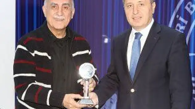 MÜSTEŞAR KEMAL'DEN TİYATRO TÜYOLARI