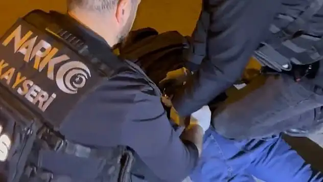 Narkotik köpeği Jack bal tenekeleri içinde buldu: Sanık kendini böyle savundu