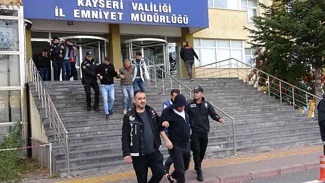12 zehir taciri yakaladı