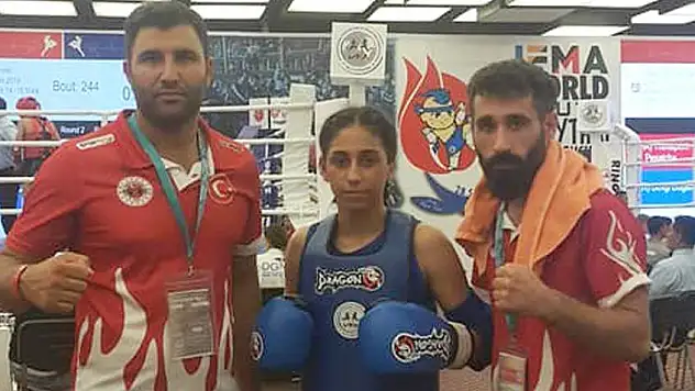 Nazlı Kaymaz Muaythai Dünya Şampiyonasında Yarı Finalde