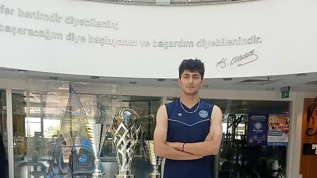 Nejat Efe Yavuz, İzmir yolcusu