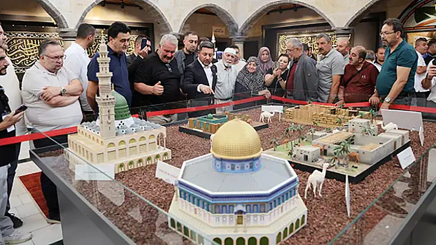 Nevşehir'de açılan sergide kutsal emanetler ilgi gördü