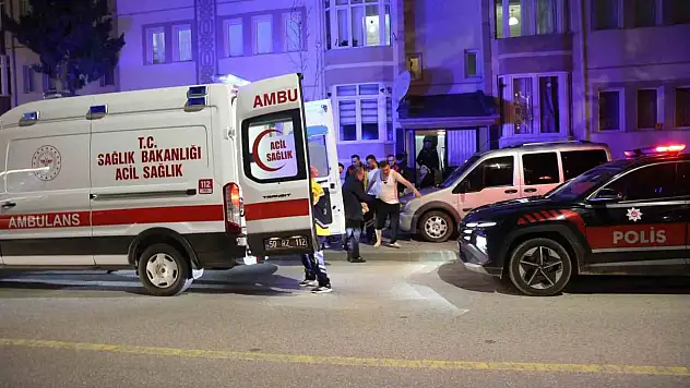 Eşini öldürdü, kendisini ağır yaraladı