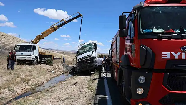 Nevşehir'de beton mikseri devrildi