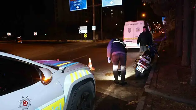 Motosiklet devrildi, sürücü ağır yaralandı