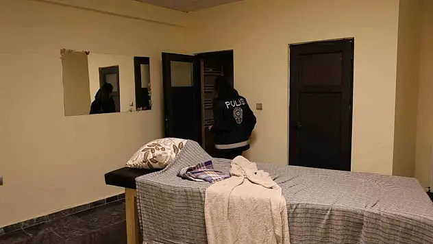 Masaj salonuna fuhuş operasyonu!