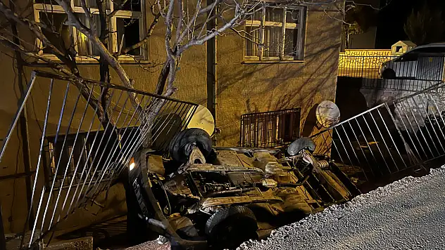 Nevşehir'de otomobil bahçeye uçtu