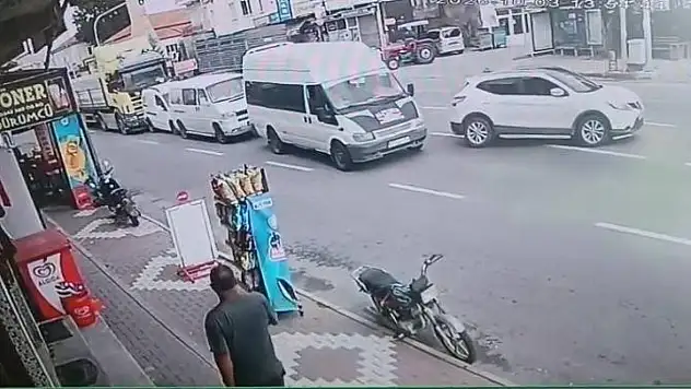 Tır duramadı, 4 araç birbirine girdi!
