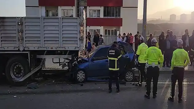 Niğde'de 3 araç birbirine girdi