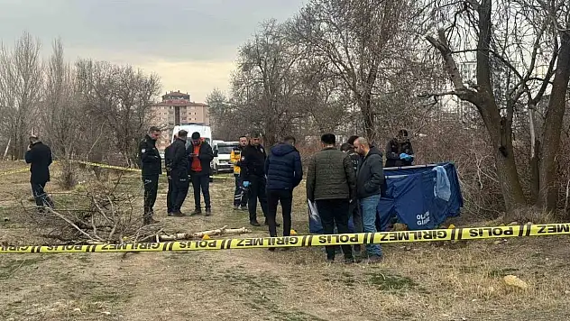 Arazide erkek cesedi bulundu