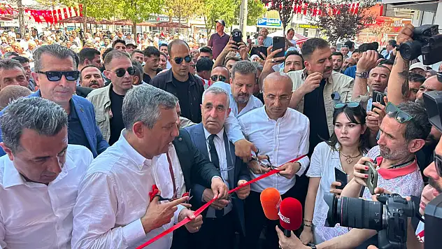 Özgür özel'in katıldığı açılışa akın ettiler! Genç de oradaydı