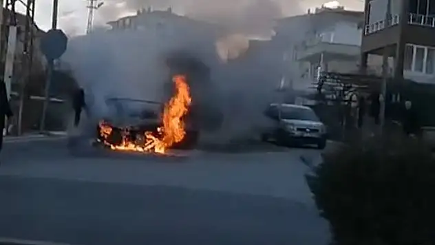 Alev alev yanan araç kullanılamaz hale geldi!