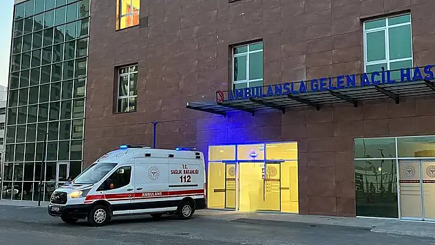 Tır otomobille çarpıştı: 4 yaralı