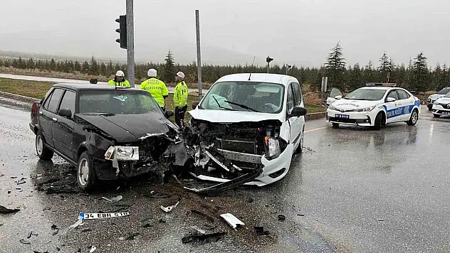 Trafik kazası: 2 Yaralı var
